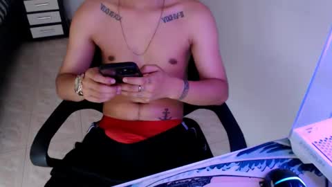 Snapshot of mysteryboy_thin16 chatting on February 3, 10:32 pm mysteryboy_thin16 online show from February 3, 10:32 pm