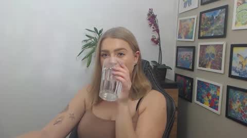 Erica online show from October 28, 11:33 am