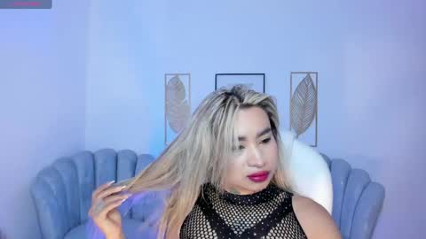 mystic_nova_ online show from June 3, 11:24 am