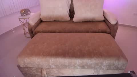 mystic_nova_ online show from April 23, 12:29 pm