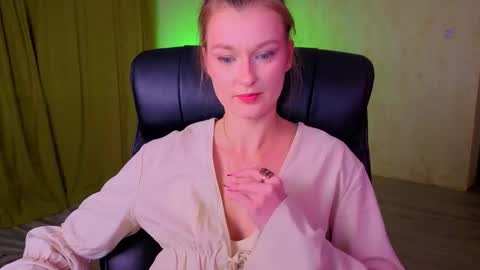 mysticvenus_ online show from March 11, 4:43 pm