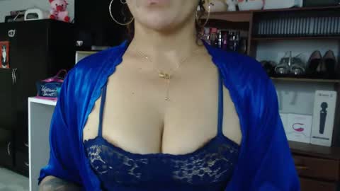 Snapshot of nadia_abaud chatting on February 9, 6:22 am Nadia  online show from February 9, 6:22 am