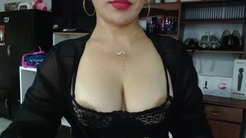 Snapshot of nadia_abaud chatting on February 3, 7:29 am Nadia  online show from February 3, 7:29 am
