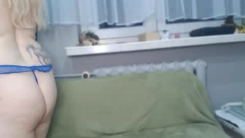 nadinnnea online show from October 6, 8:37 pm