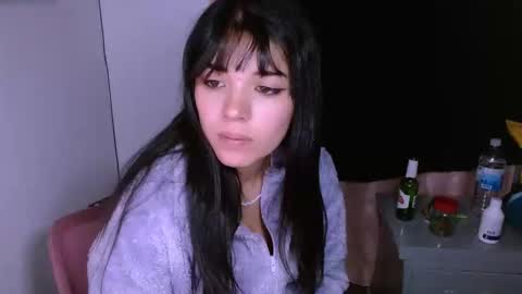naduu__xx online show from February 10, 12:30 am
