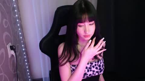 Naemi online show from December 15, 11:50 am