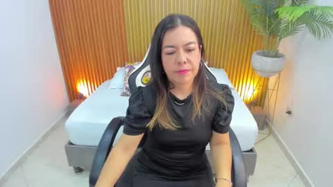 N A H I A online show from March 4, 11:51 am