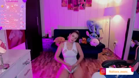 NAHIARA EVANS online show from May 13, 3:21 pm
