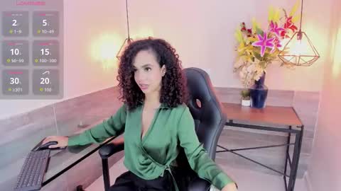 Nahiara Gray online show from September 25, 9:00 pm