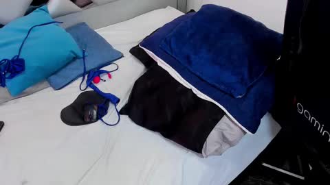 Nahomi  online show from February 26, 9:31 pm