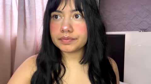 nahomy online show from March 17, 1:05 pm