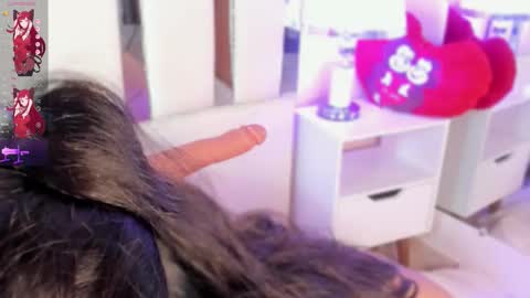 Nahomy Roberts online show from October 31, 1:55 pm