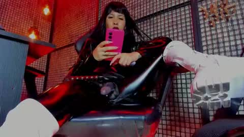 Naila online show from November 8, 4:54 pm