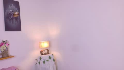 nairagold_ online show from April 8, 4:48 am