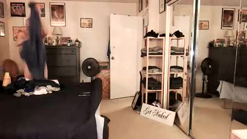 nakedmonkey online show from May 29, 1:47 am