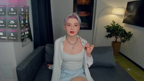 Snapshot of nakishacroshaw chatting on October 3, 12:02 pm Kate online show from October 3, 12:02 pm