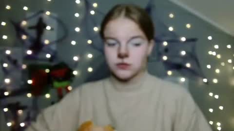 Nana online show from October 31, 9:32 am