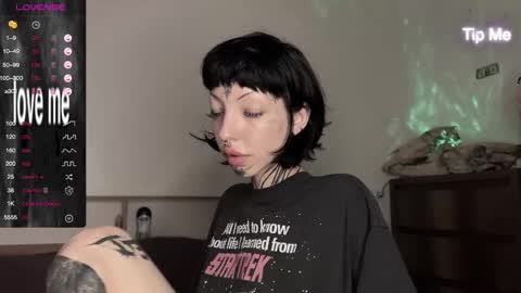 Nana online show from December 18, 5:00 pm