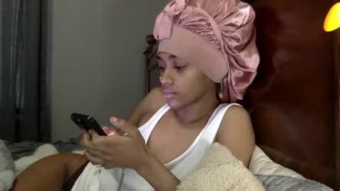 nanaonn online show from February 1, 6:27 pm