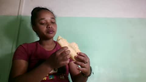 nandrianina416143 online show from May 27, 6:32 am