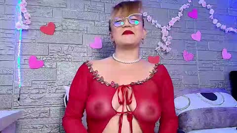 Naomi online show from December 4, 1:33 pm