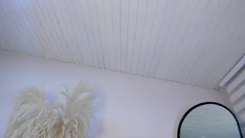 Naomi  online show from January 9, 2:01 am