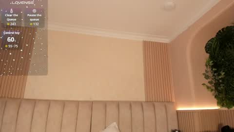 Naomi online show from April 8, 12:30 pm