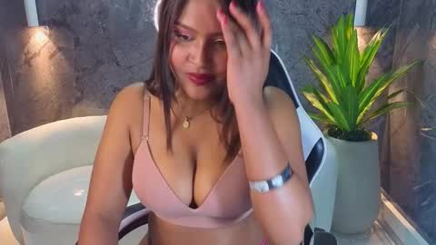 Naomi  online show from September 23, 8:04 pm