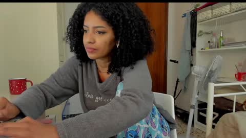 Snapshot of naomigarcia chatting on December 6, 12:18 am Naomi  online show from December 6, 12:18 am