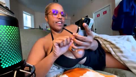 Naomigiirl6 online show from February 22, 5:35 pm