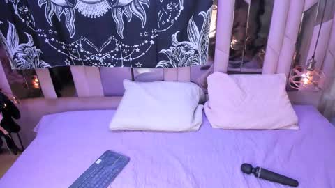     online show from December 4, 10:09 pm