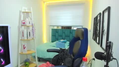 Snapshot of naomy777_ chatting on October 22, 9:16 pm naomy online show from October 22, 9:16 pm