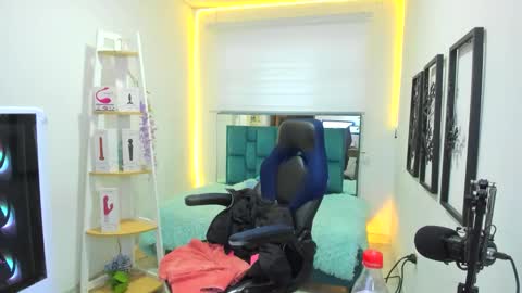 Snapshot of naomy_sex_69 chatting on October 22, 9:05 pm naomy online show from October 22, 9:05 pm