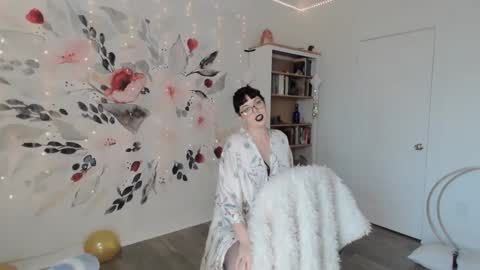 Natasha Luxxx online show from December 10, 9:43 pm