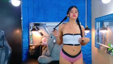 nataliatompsonx1 online show from September 18, 8:35 pm