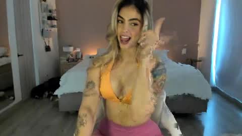 anatalybee online show from May 4, 9:32 pm