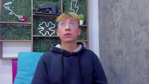 Christopher  Chris online show from March 21, 12:10 pm