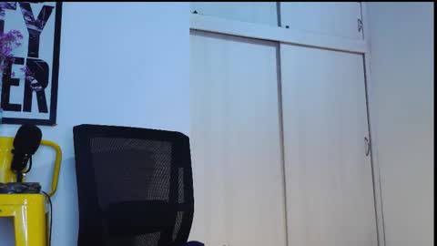 Em  please help me reach 100 thumbs up 3 online show from March 22, 2:59 am