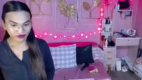 naughty_lorien143 online show from November 30, 12:12 pm