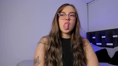 Snapshot of naughtycurvybbx chatting on October 22, 6:38 am LANAindependent model online show from October 22, 6:38 am