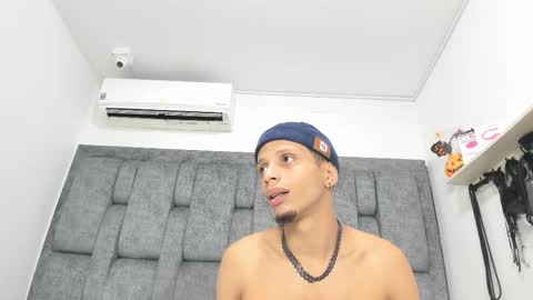 naughtyfusion_os online show from December 1, 12:47 pm