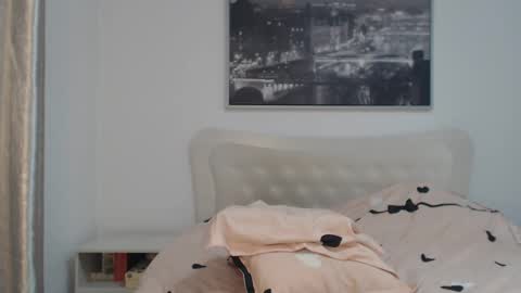 NaughtyMom online show from December 7, 2:41 pm