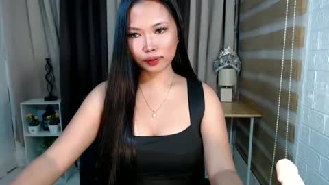 naughtymorenagirl online show from November 17, 9:39 pm