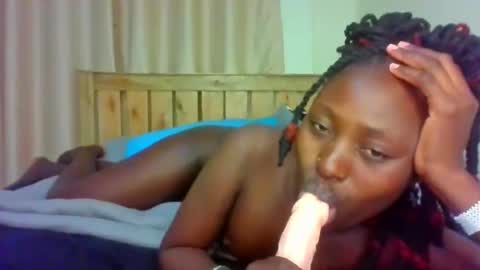 naughtyqueen12 online show from October 14, 10:35 pm