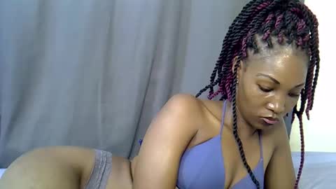 naughtyy4u online show from April 19, 7:53 am