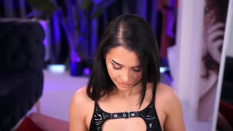 Chloe online show from February 5, 9:57 am