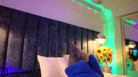 Juli  online show from April 13, 12:20 pm