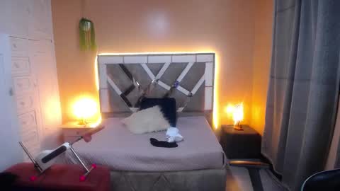 nayleah online show from March 11, 5:57 am