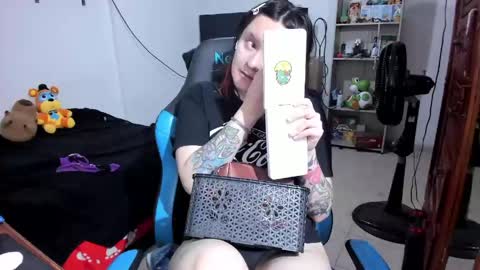 Geek Nicole    im Neeko UwU online show from May 24, 10:05 pm