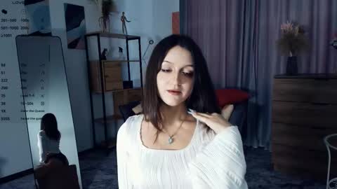 Vicky and Beatrice online show from October 22, 8:17 am